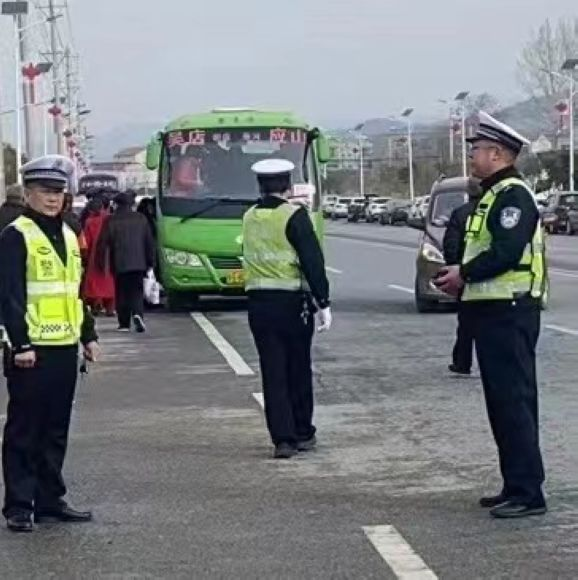交警大队护航“海棠”盛会确保道路交通安全