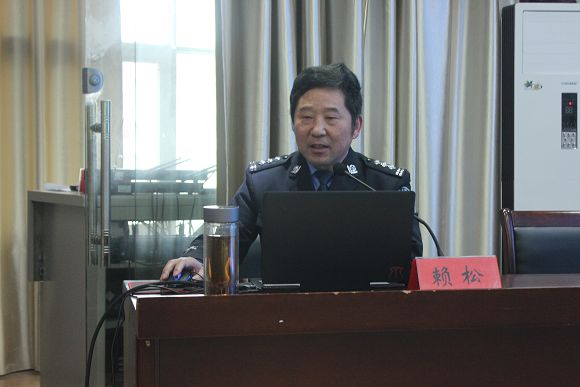 交警大队给200多名税务人送安全、“敲警钟”