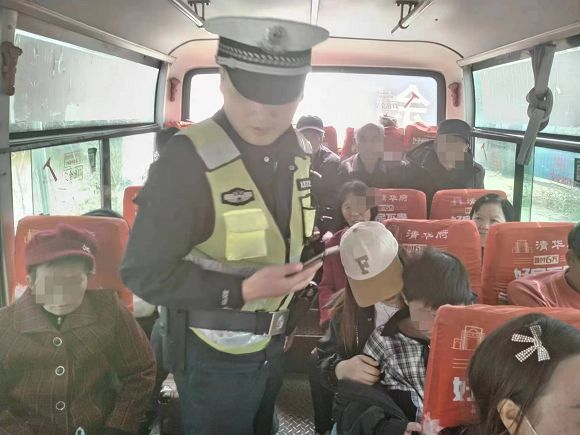 交警大队“疏”“查”结合，着力打造“平安清明”