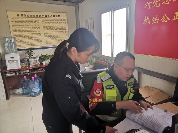 交警大队组织开展“下基层、察民情、解民忧、暖民心”活动