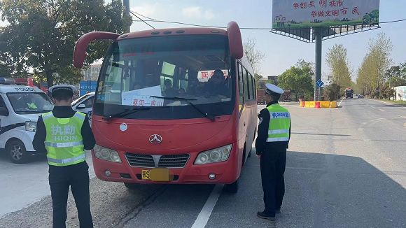 广水交警突出“四大”举措，打赢清明节期间道路交通安保战