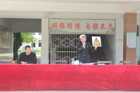 广水交警：一堂“接地气”的交通安全宣讲课备受追捧！