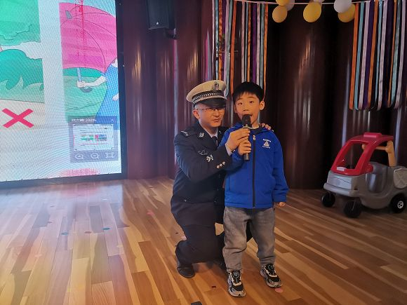 广水交警走进华师广水附属幼儿园送安全