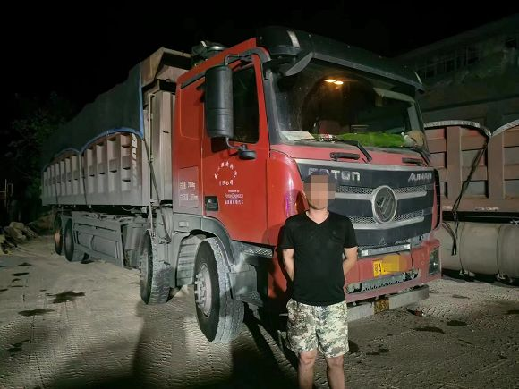 广水交警联合突击行动，夜查超载货车6辆