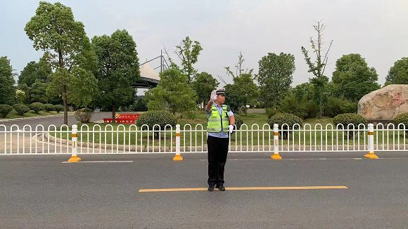 交警大队全力护航癸卯年“寻根节”交通安保