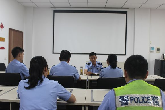 广水交警寻找“减量控大”的良策，扬起交通安全宣传教育的“风帆”！