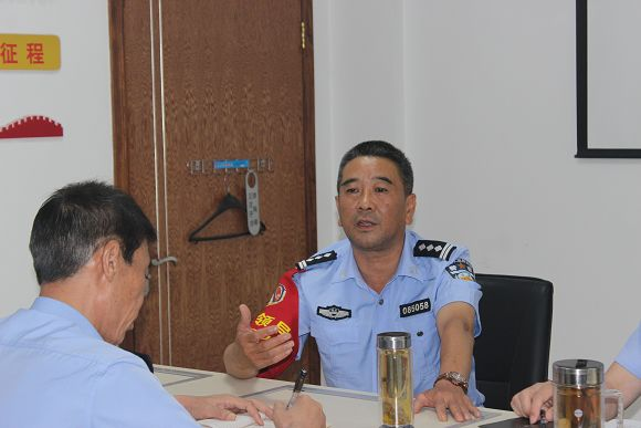 广水交警寻找“减量控大”的良策，扬起交通安全宣传教育的“风帆”！