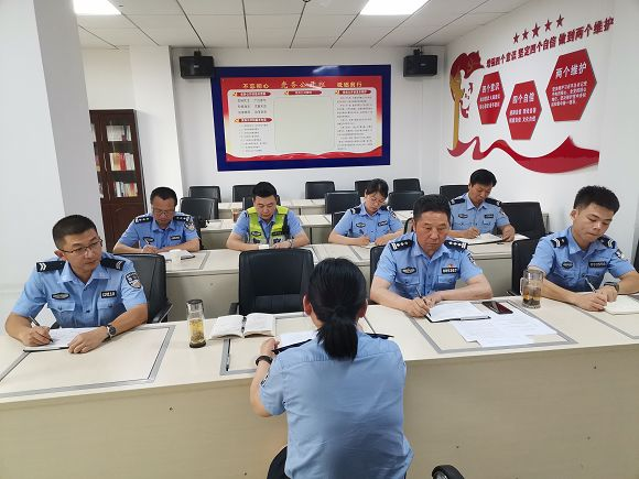 广水交警寻找“减量控大”的良策，扬起交通安全宣传教育的“风帆”！