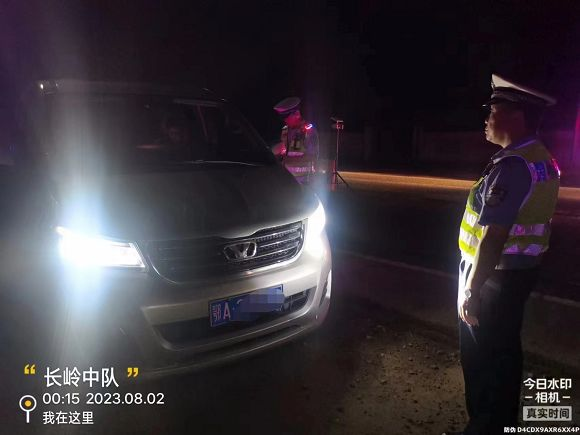 男子无证驾车被“预警”，交警一查竟是一名网上逃犯