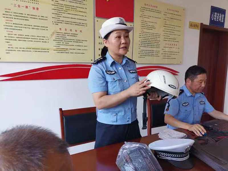 “行走的课堂”受欢迎 湖北广水交警给社区居民现场演讲“头”等大事