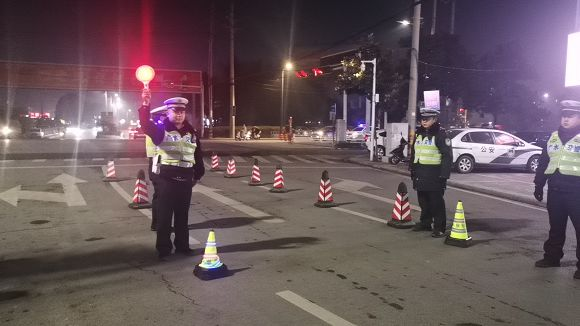 广水交警圆满完成元旦小长假交通安保工作