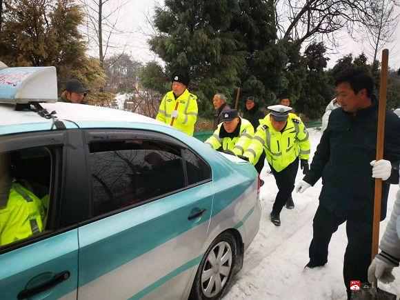 【战冰雪 保安全 保畅通】广水交警浴“雪”奋战，保障道路安全畅通